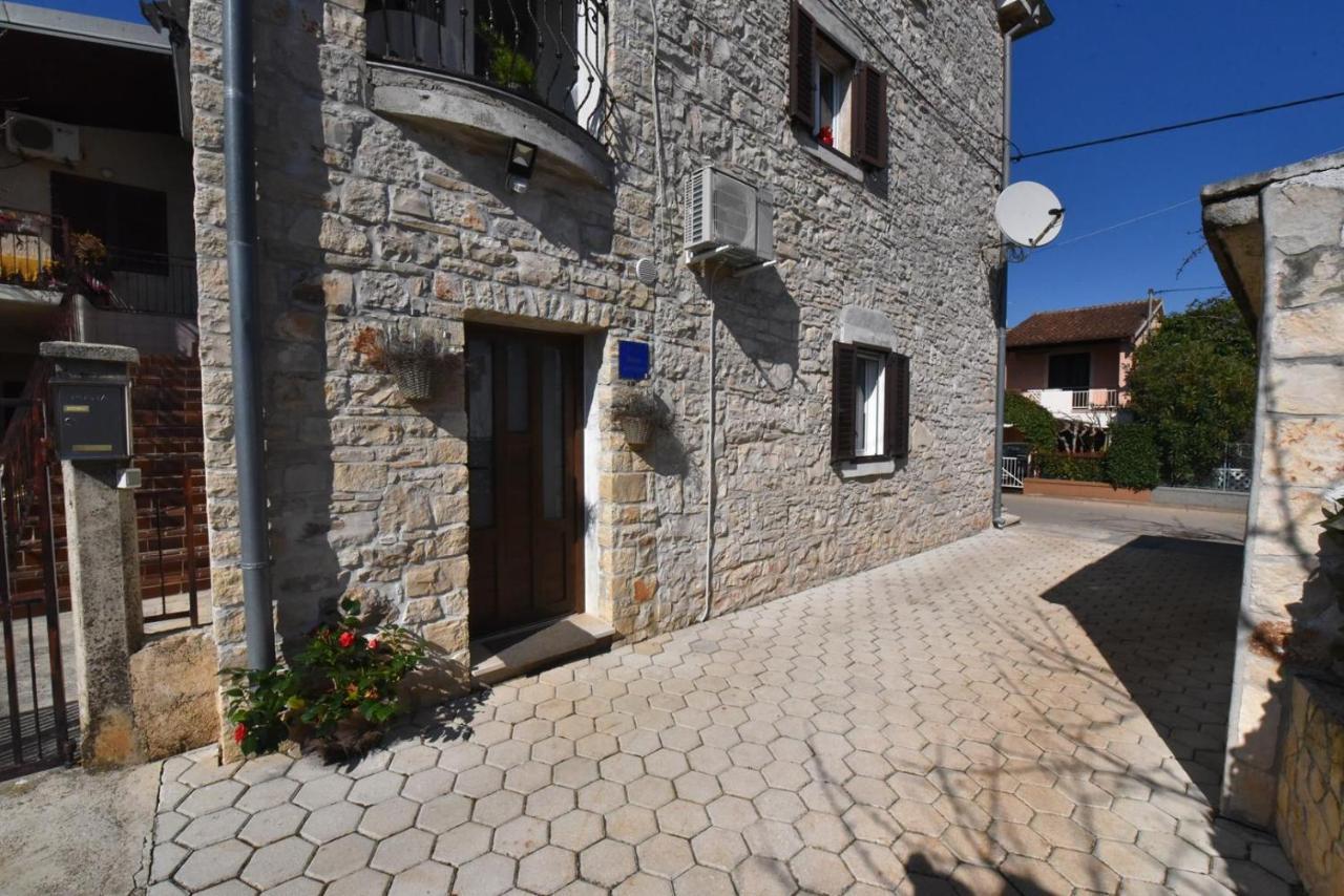 Apartment Nona Tar-Vabriga Екстер'єр фото